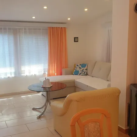 Giselle Apartment *
