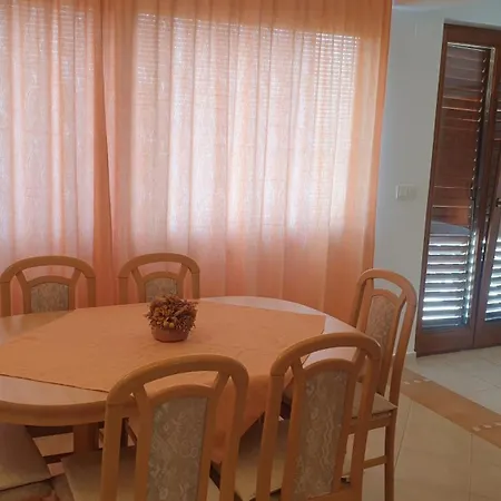 Giselle Apartment *