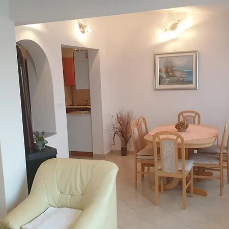 Giselle Apartment